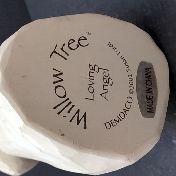 Willow Tree 2002 Loving Angel Figurine. - Picture 7 of 8